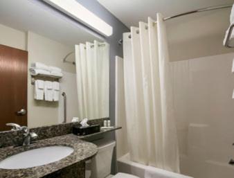 One-Bedroom Suite - Disability Access/Non-Smoking - Photo 4