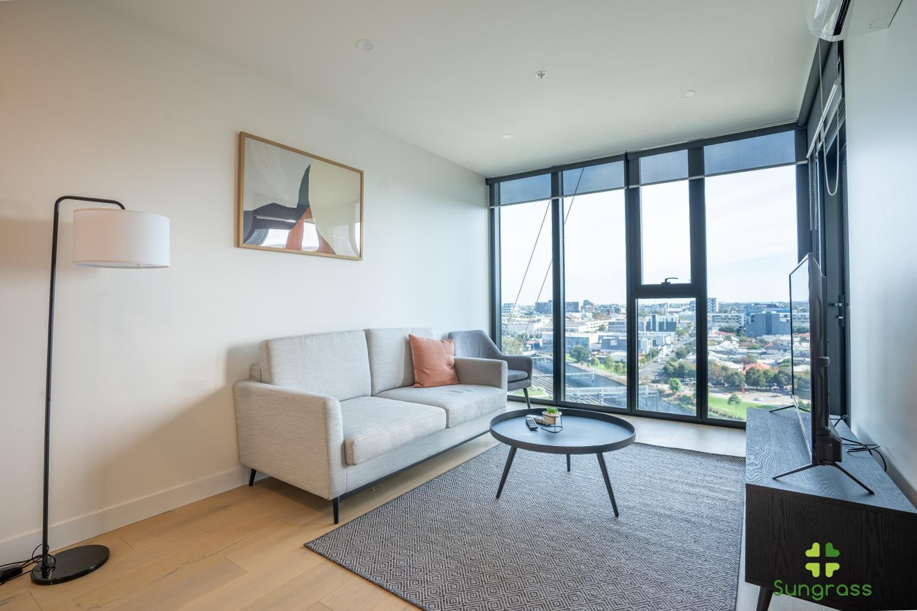 One-Bedroom Apartment photo 2