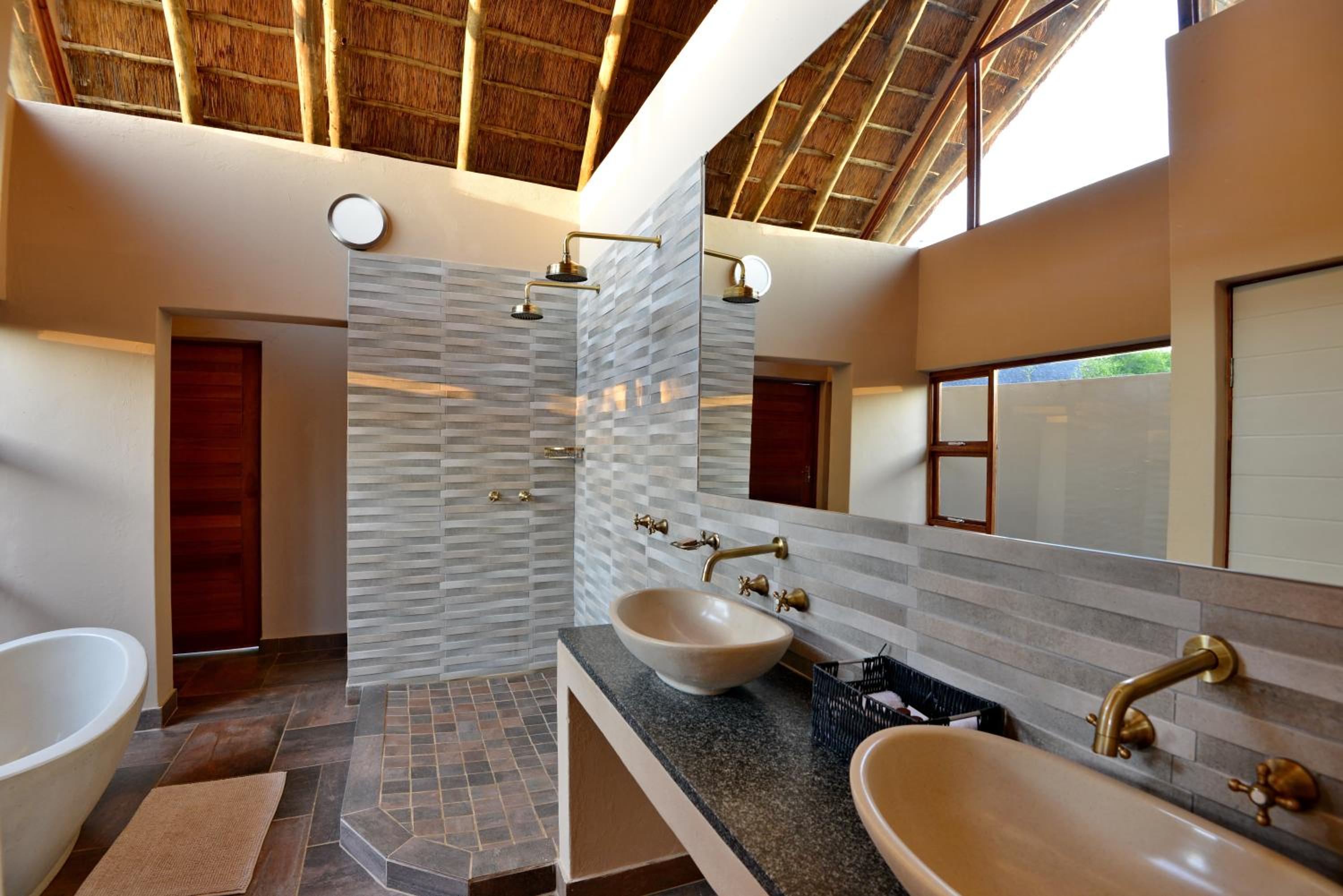 Luxury Suite with 2 Game Drives - Photo 6
