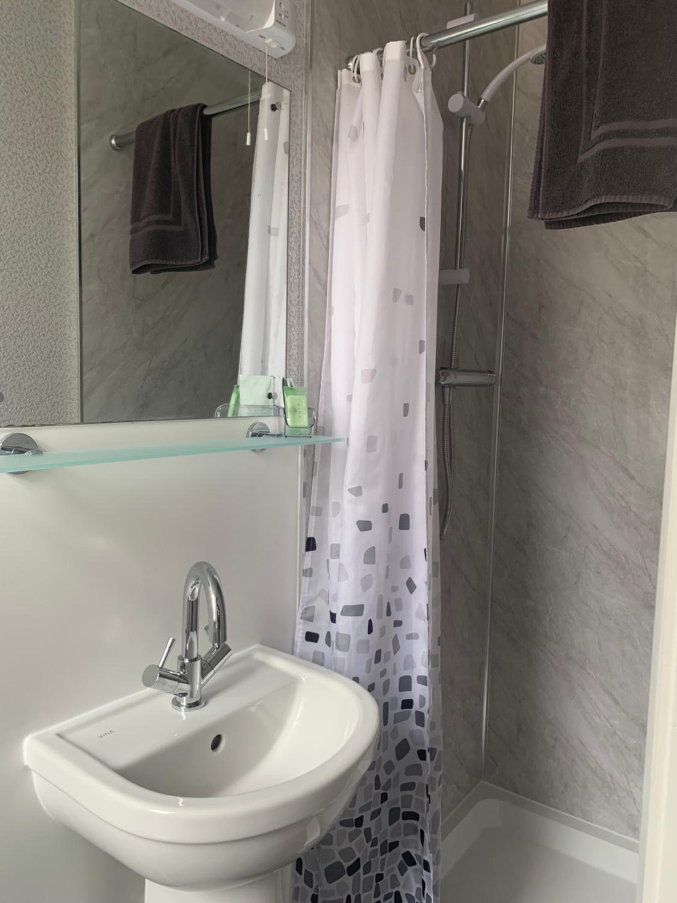 Standard Double Room - Photo 10