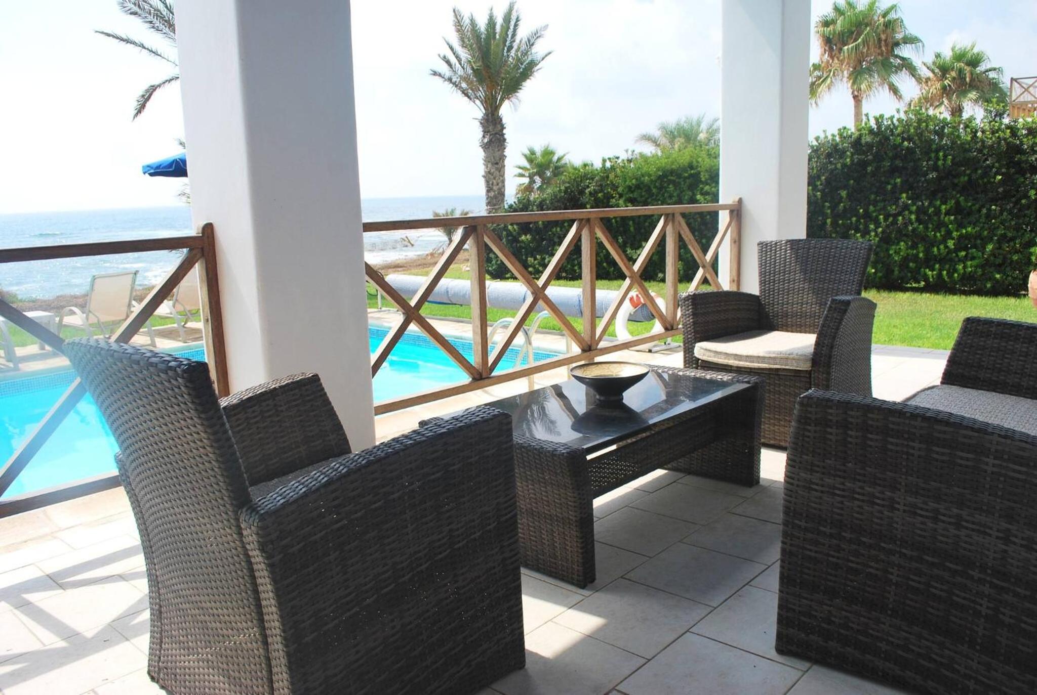 Villa photo 2
