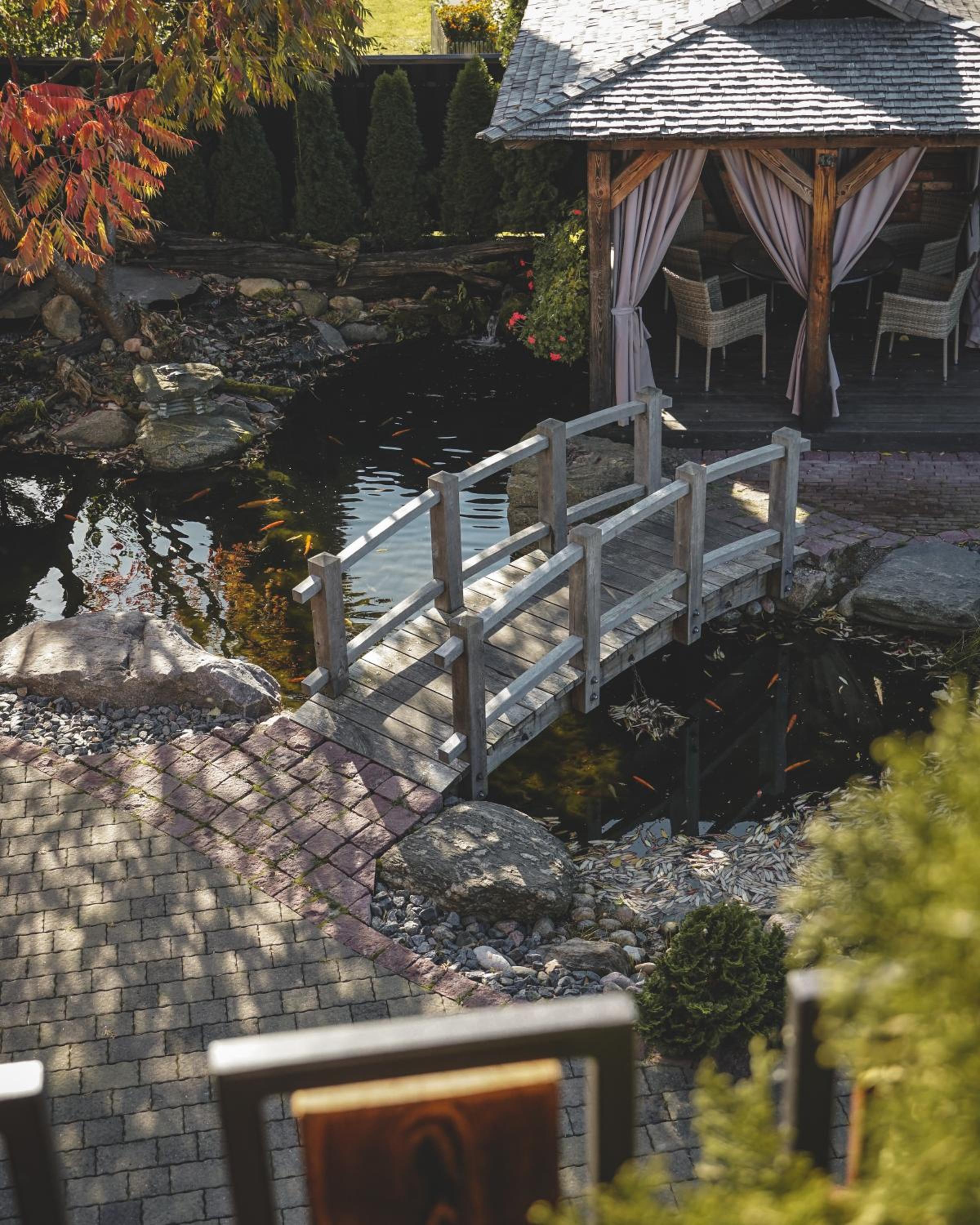 Quadruple Room with Balcony - Photo 10
