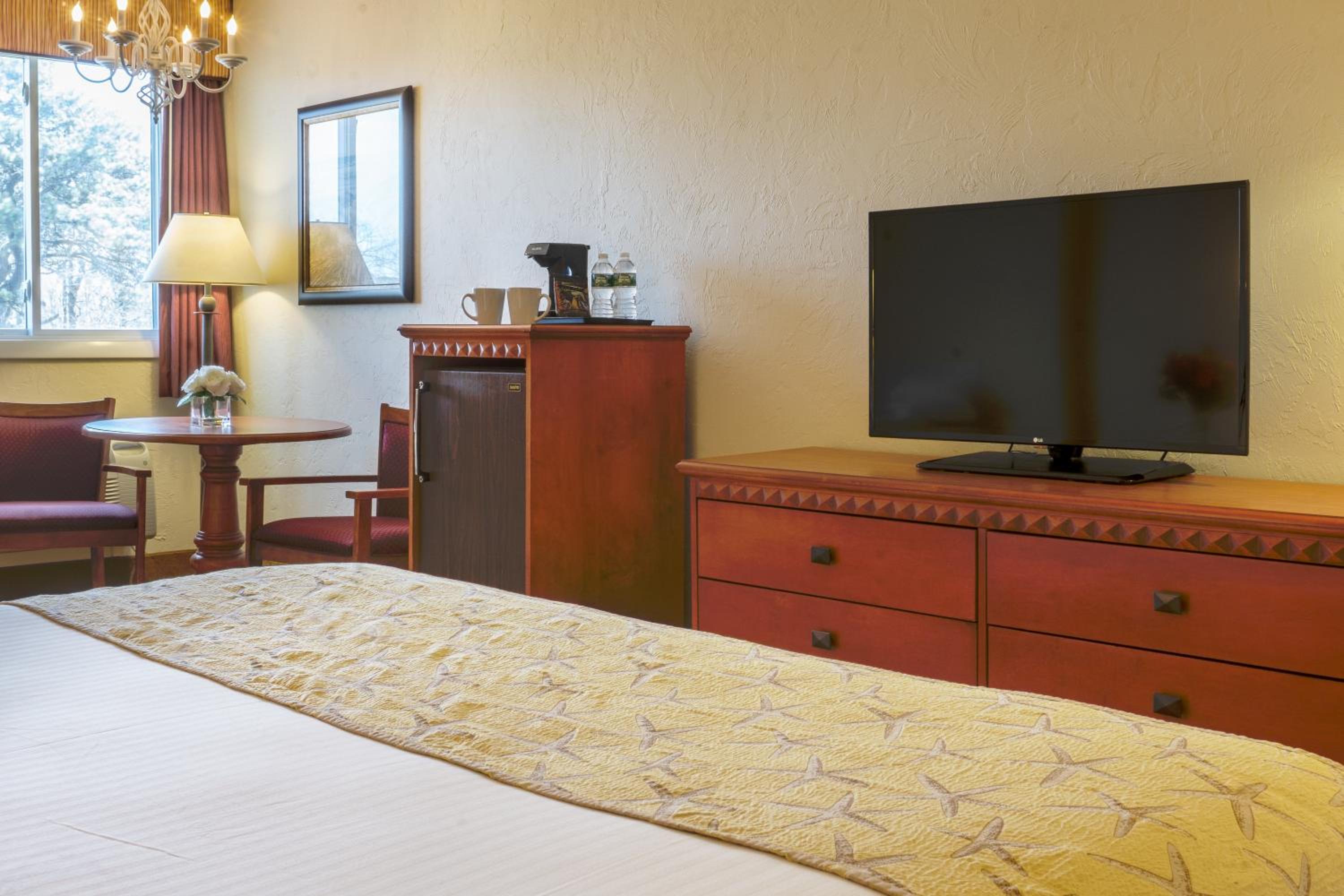Deluxe King Room - Photo 4