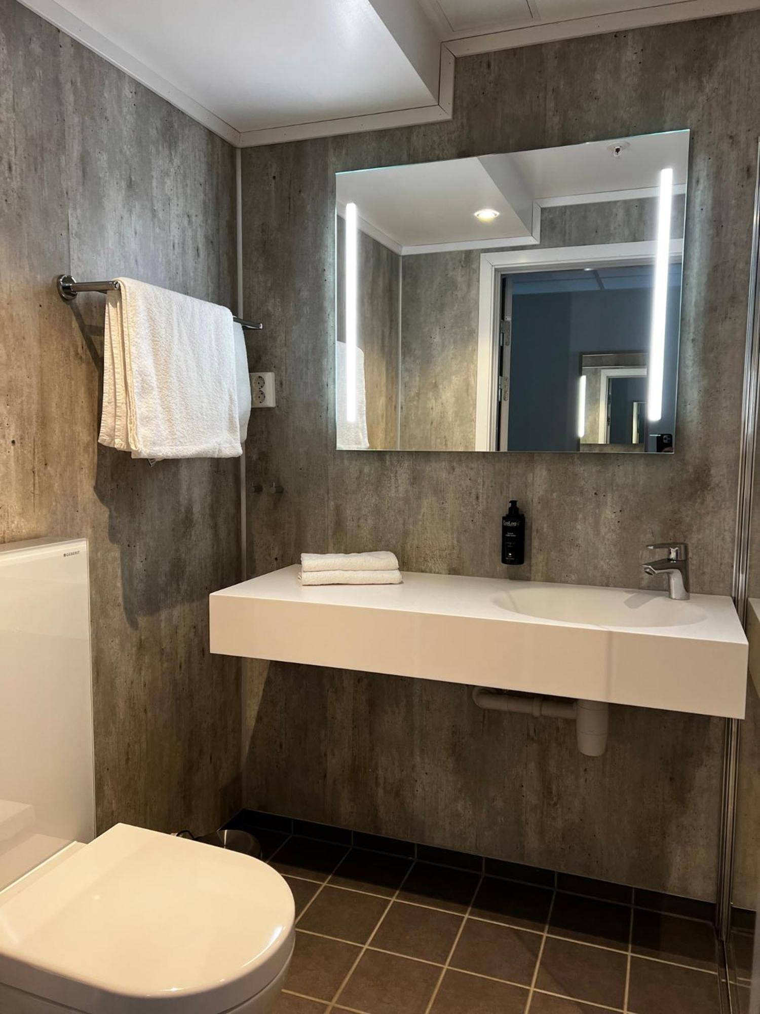 Double Room - Photo 6