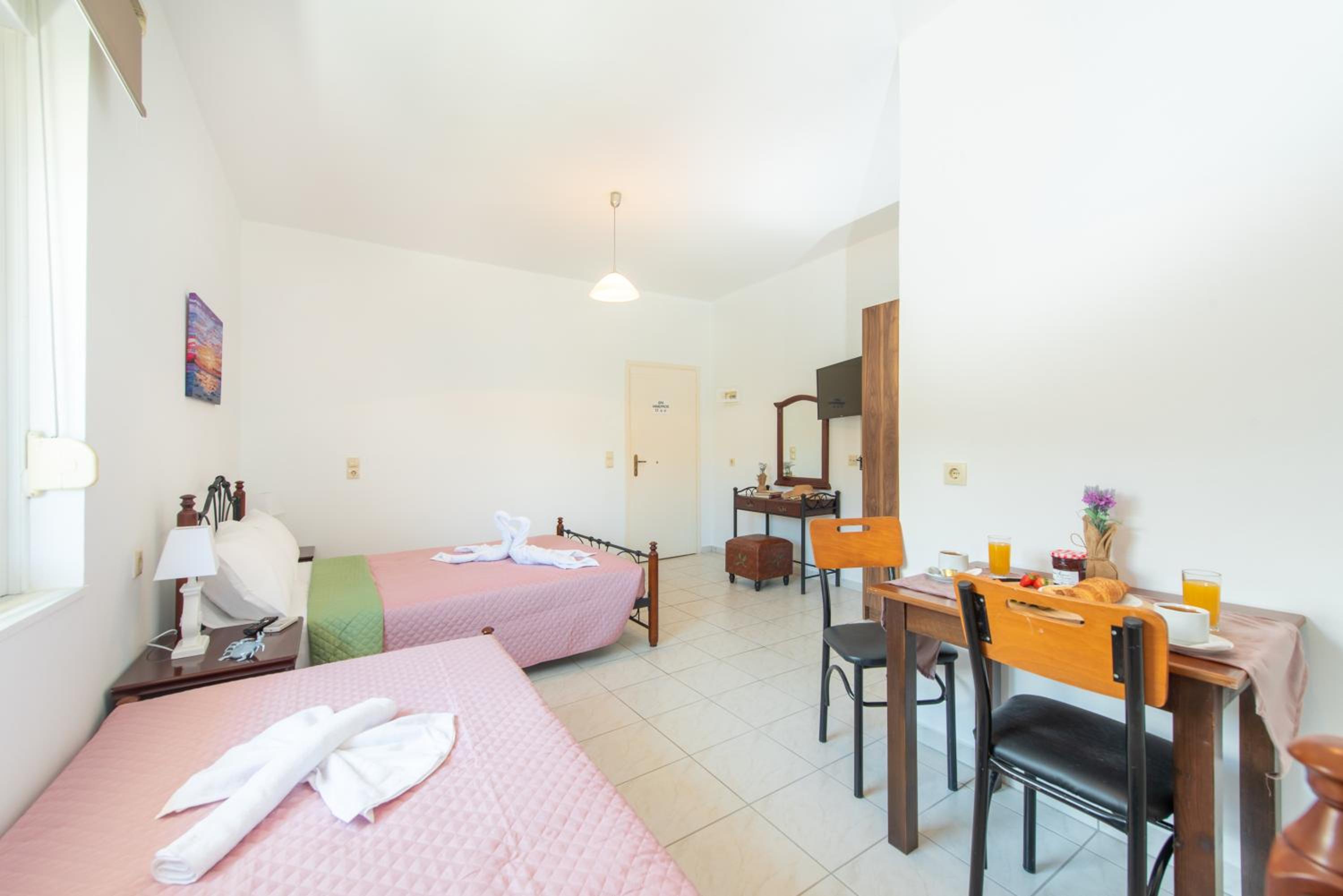Standard Double Room photo 2