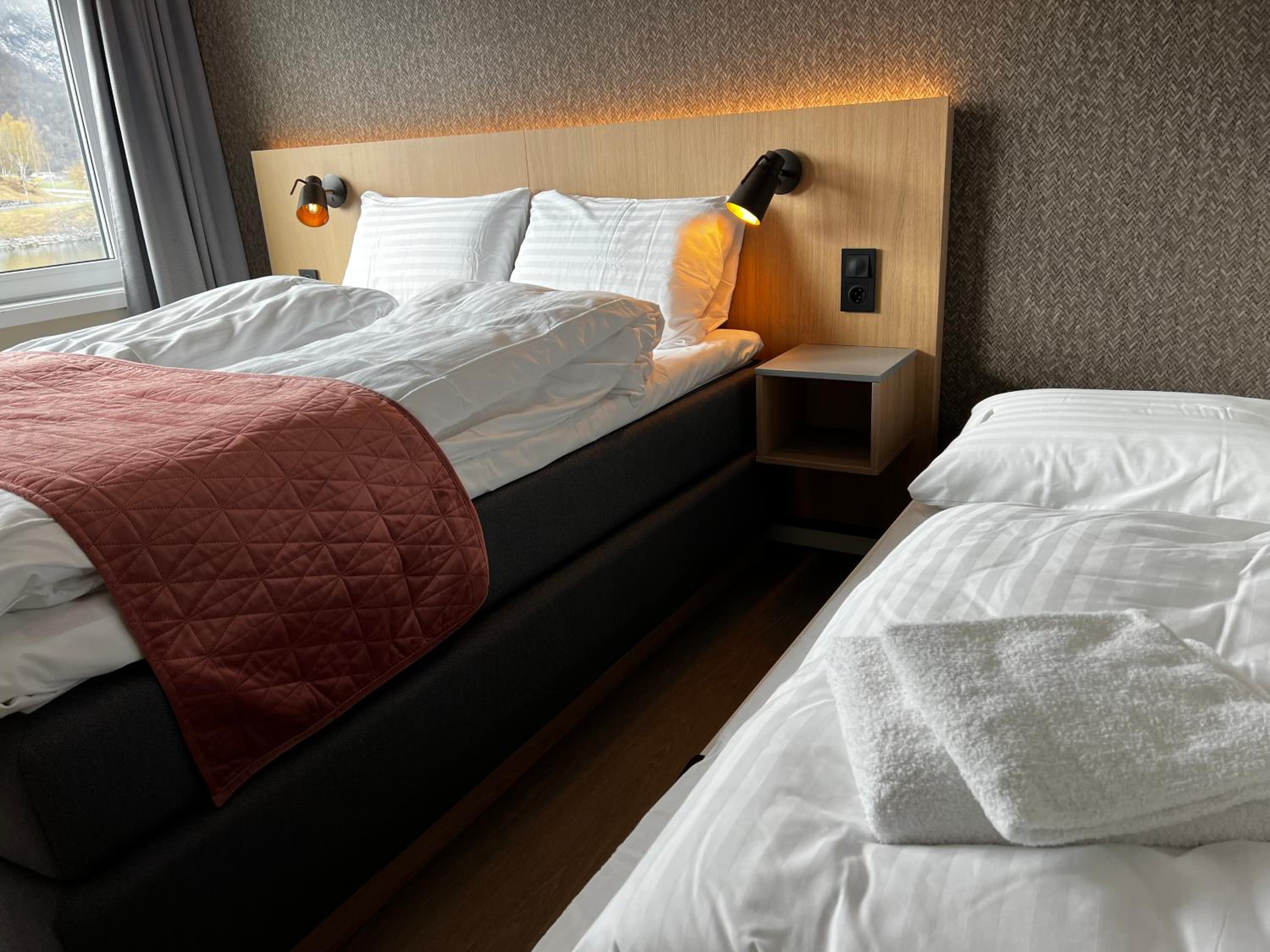 Double Room with Lake View - Photo 12