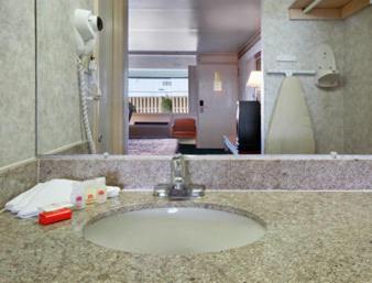 King Room - Non-Smoking - Photo 2