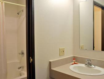 Queen Suite - Photo 2