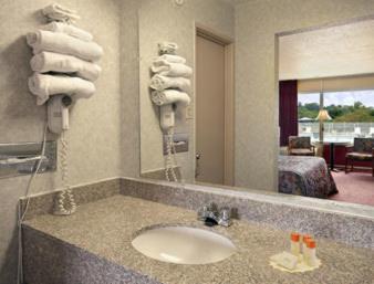 Studio King Suite - Non-Smoking - Photo 5
