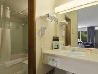 Deluxe Double Room with Two Double Beds - Non-Smoking - Photo 2