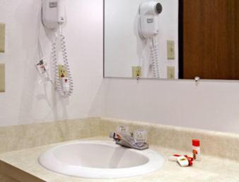 Queen Room - Non-Smoking - Photo 2