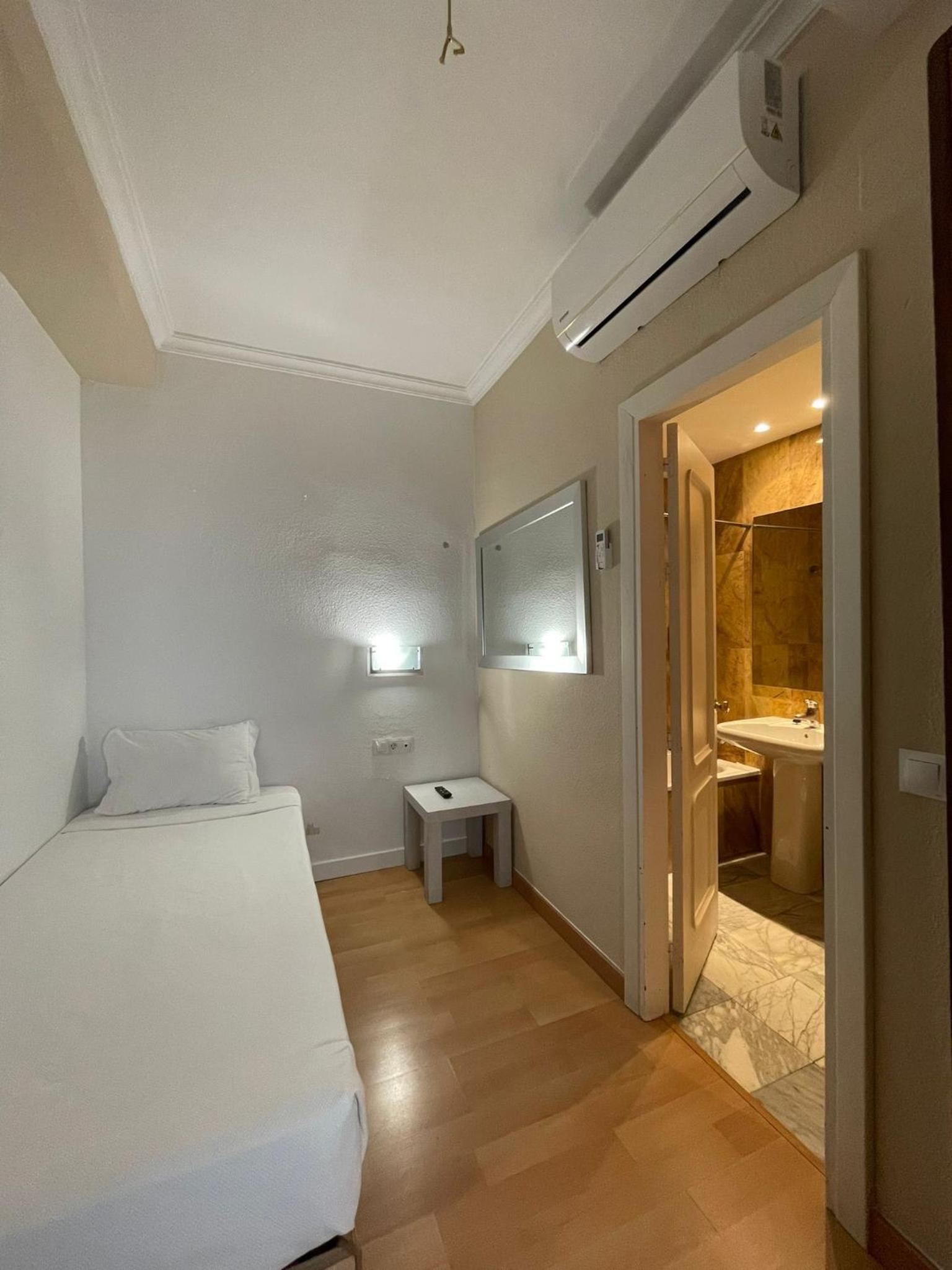 Single Room photo 3