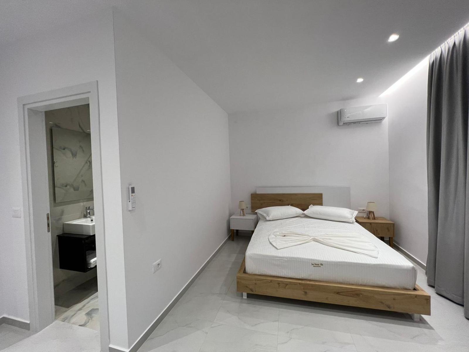 Deluxe Double Room with Balcony and Sea View