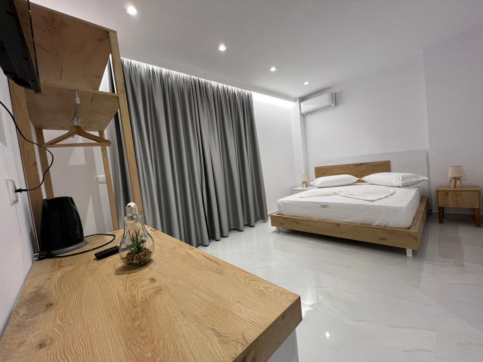 Deluxe Double Room with Balcony and Sea View photo 2