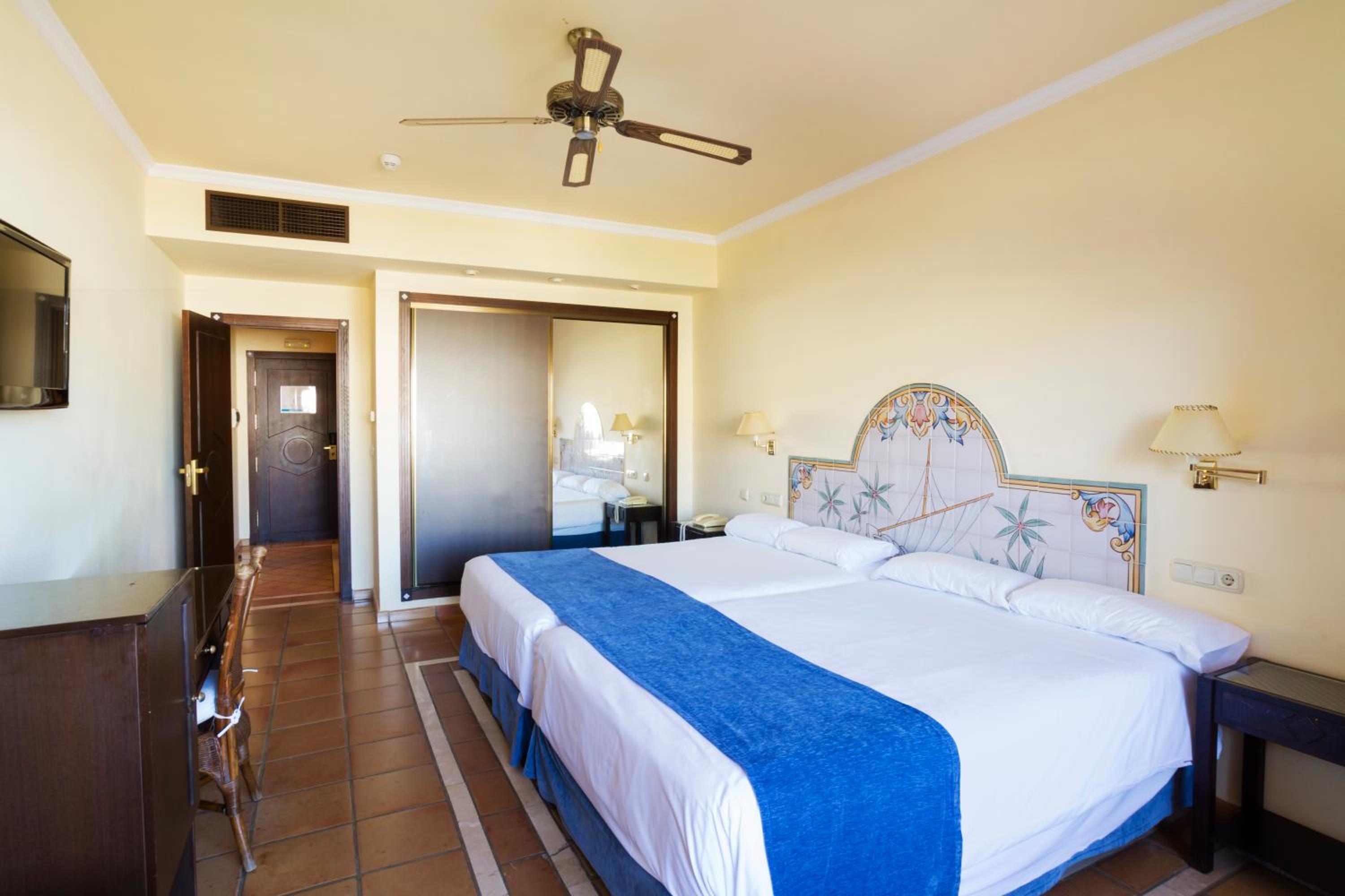 Double or Twin Room - Photo 4