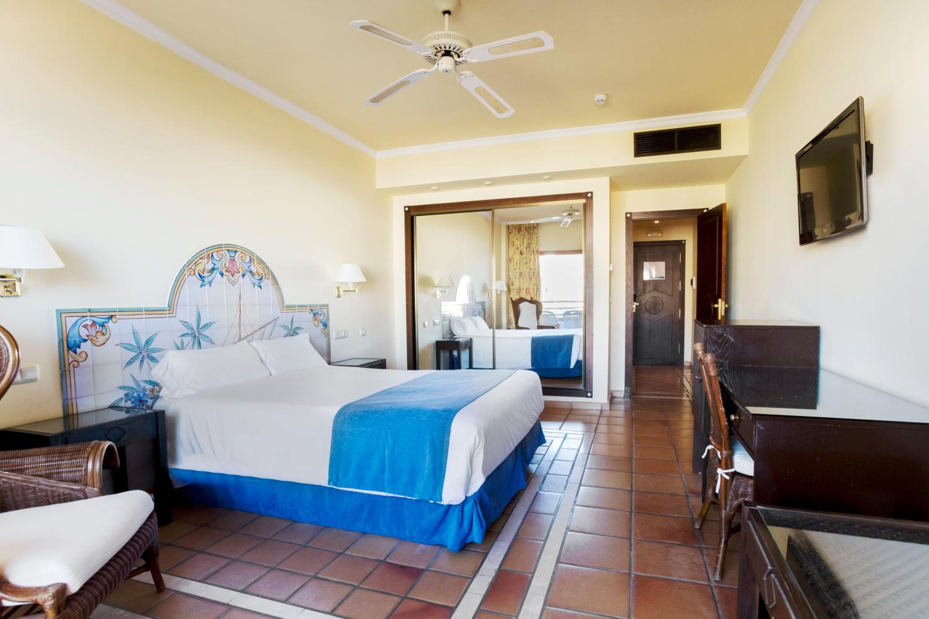 Double or Twin Room - Photo 2
