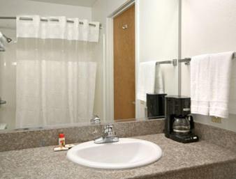 King Room - Non-Smoking - Photo 2