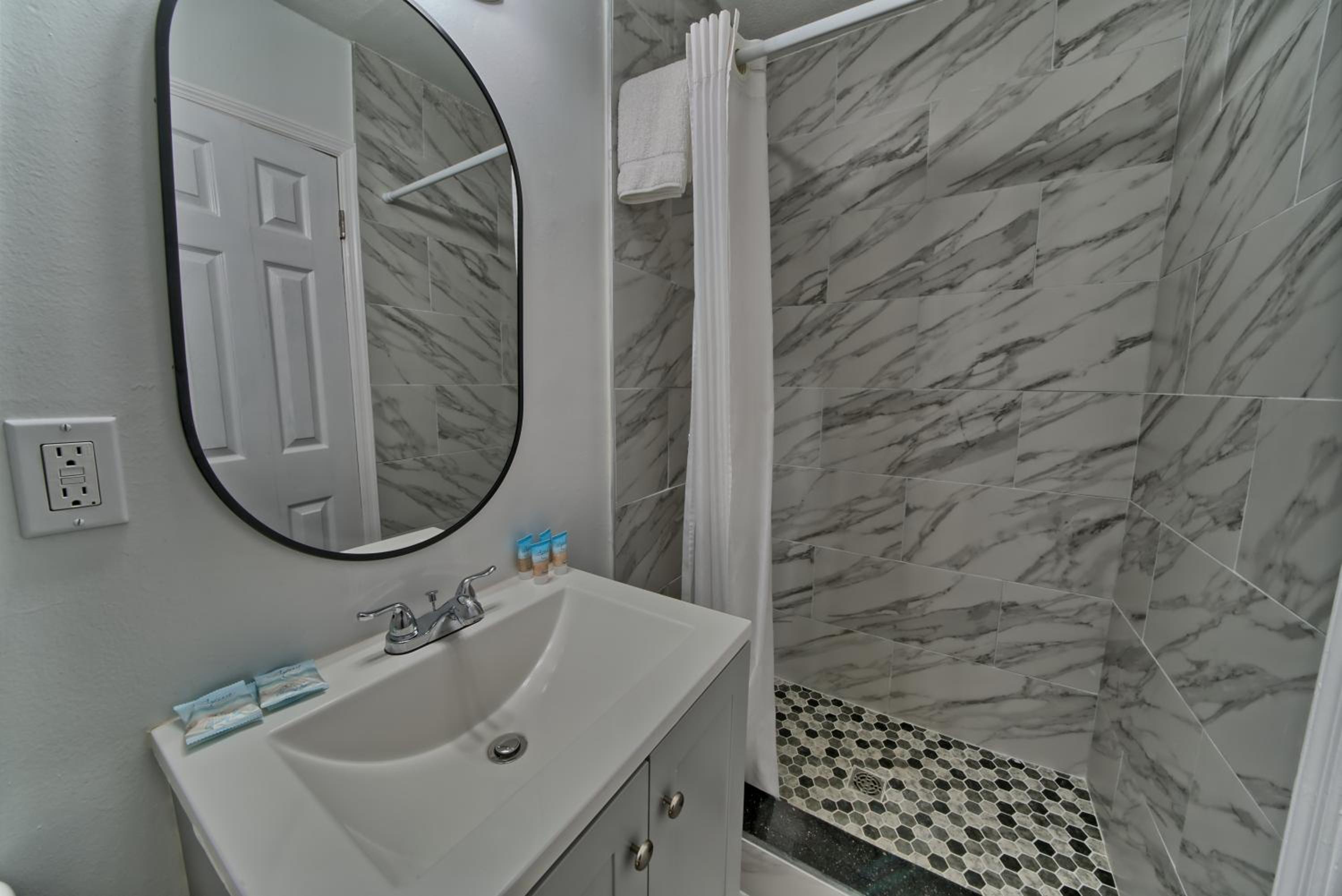 Standard Quadruple Room with Two Double Beds  - Second Floor photo 3