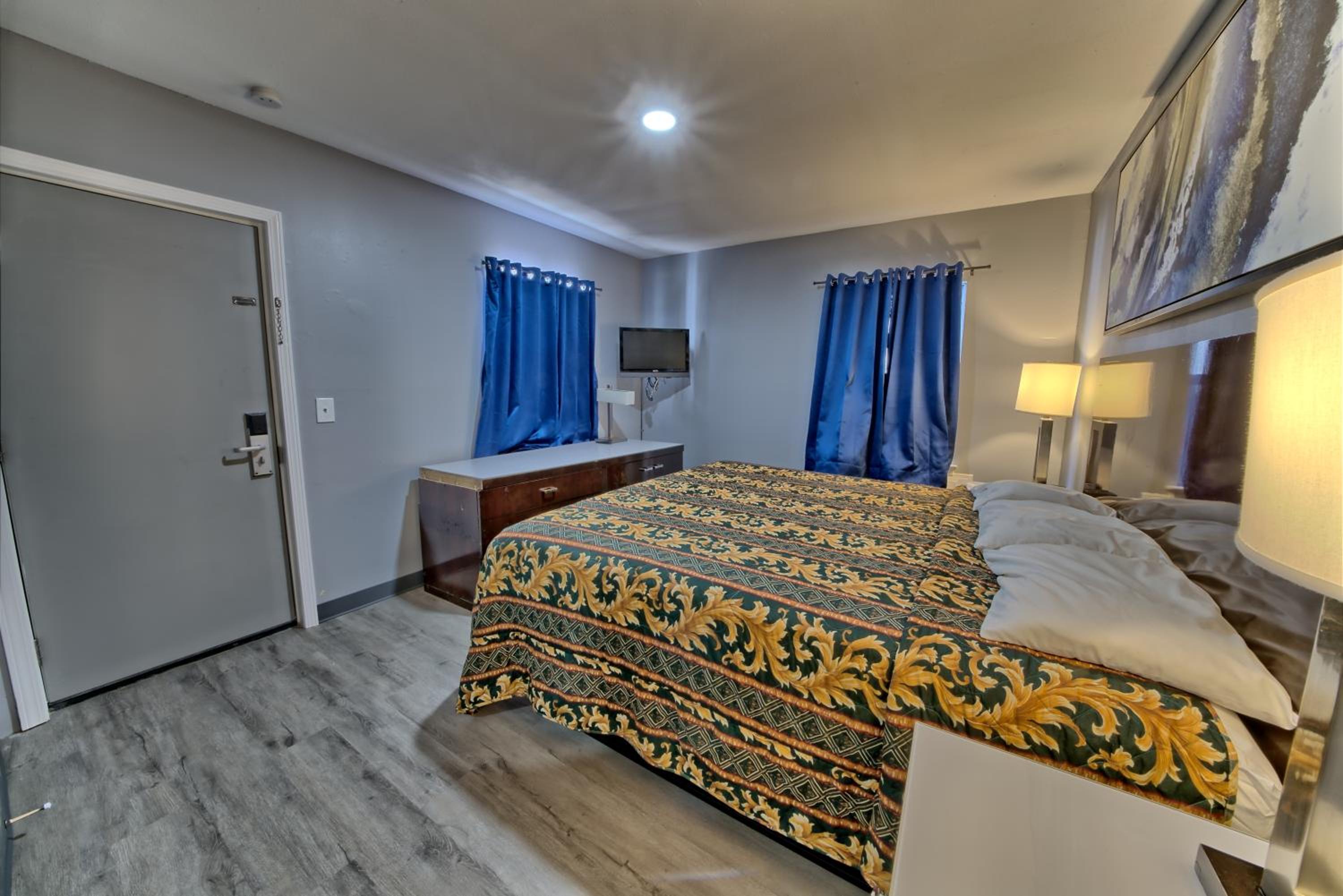 One-Bedroom Apartment with Kitchenette photo 3