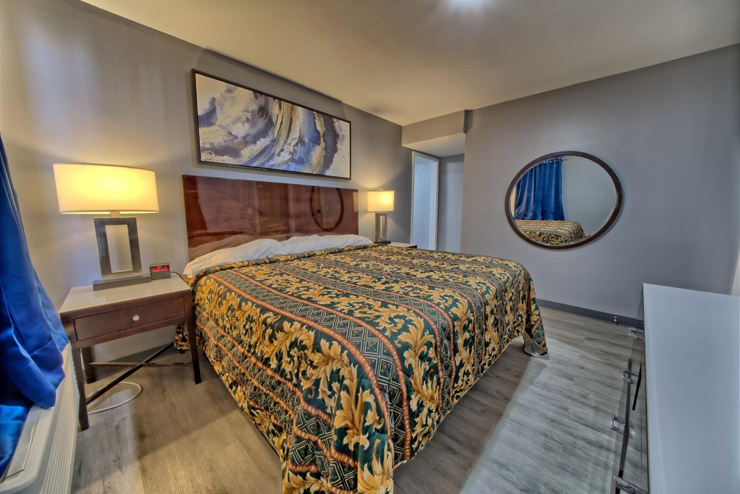 One-Bedroom Apartment with Kitchenette photo 1