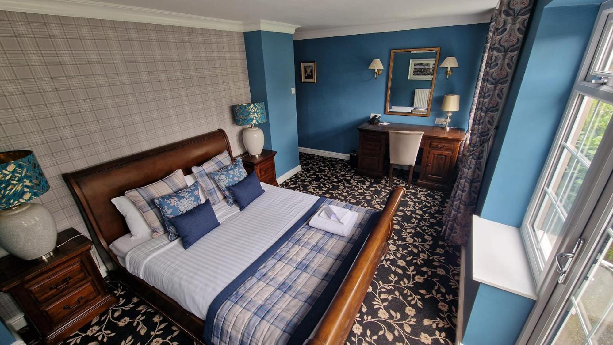 Queen Room with Garden View - Photo 6