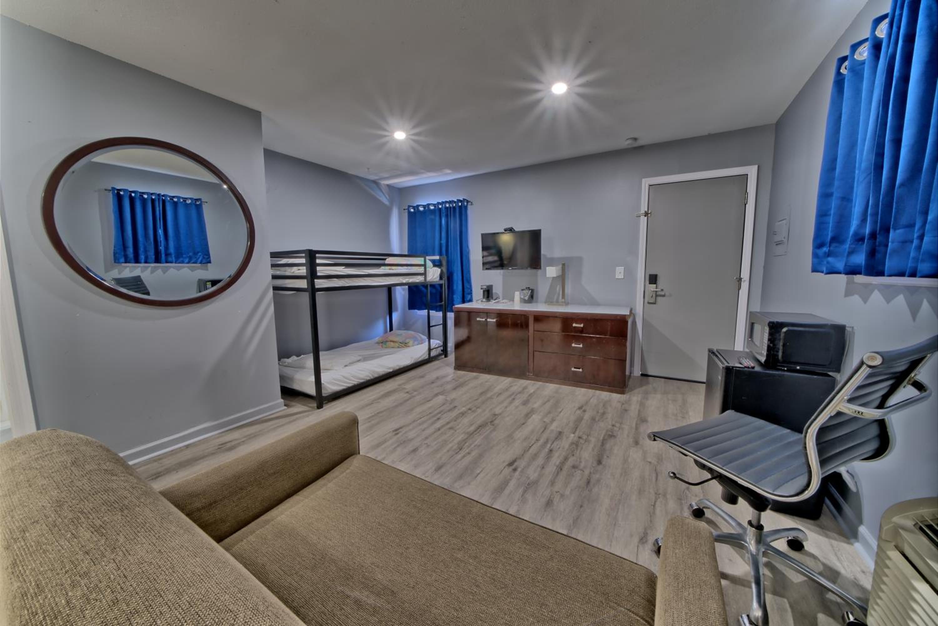 Deluxe Family Room photo 2