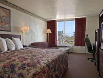 Standard King Room - Smoking - Photo 1