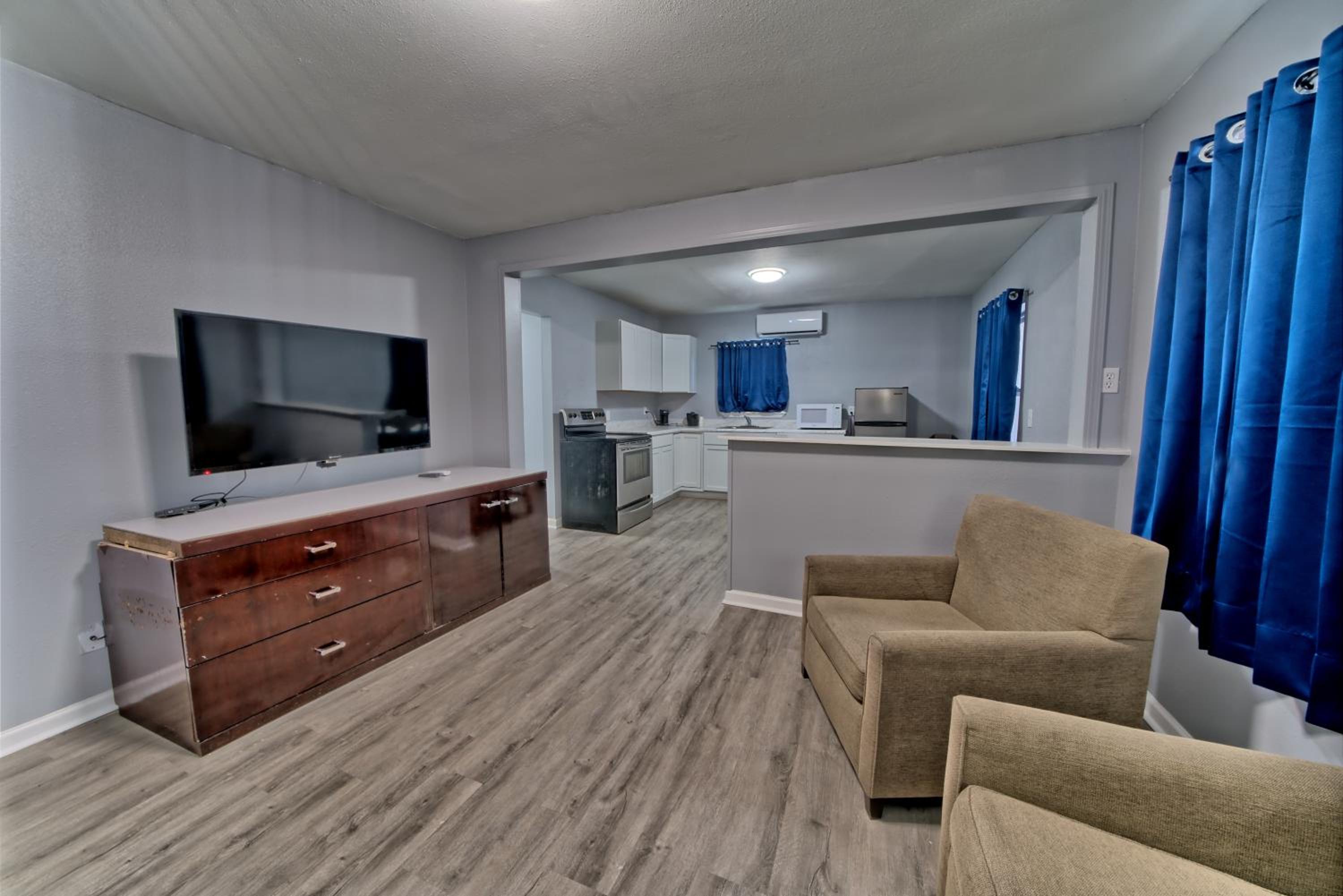 One-Bedroom Apartment with Pool View photo 2