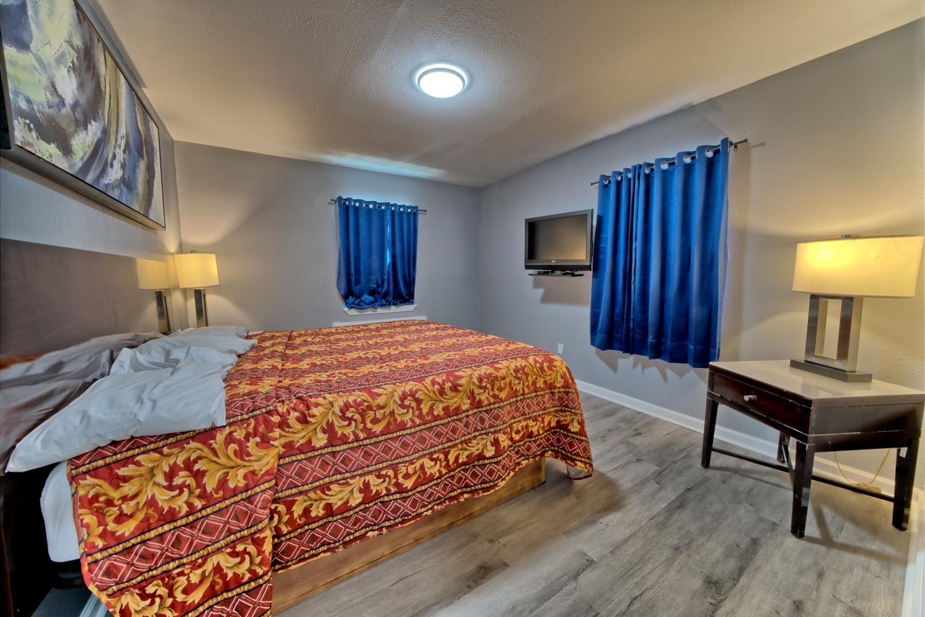 One-Bedroom Apartment with Pool View photo 1