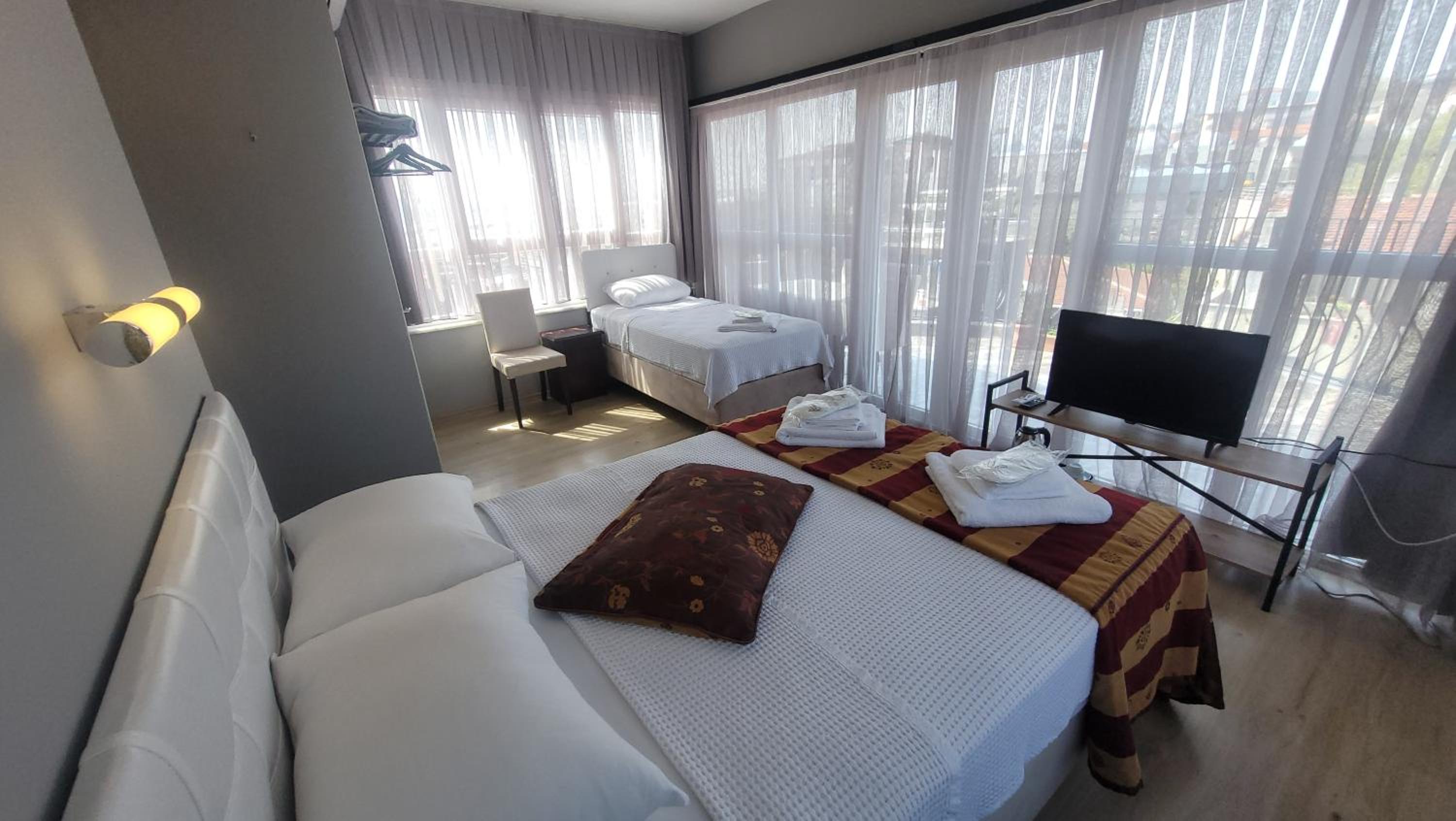 Triple Room with Terrace photo 2