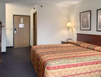 King Room - Non-Smoking - Photo 5