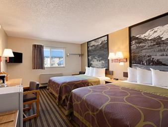 Queen Room with Two Queen Beds - Non-Smoking - Photo 1