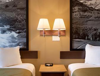 Queen Room with Two Queen Beds - Non-Smoking - Photo 2