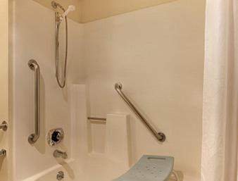 Queen Room with Two Queen Beds - Non-Smoking - Photo 4