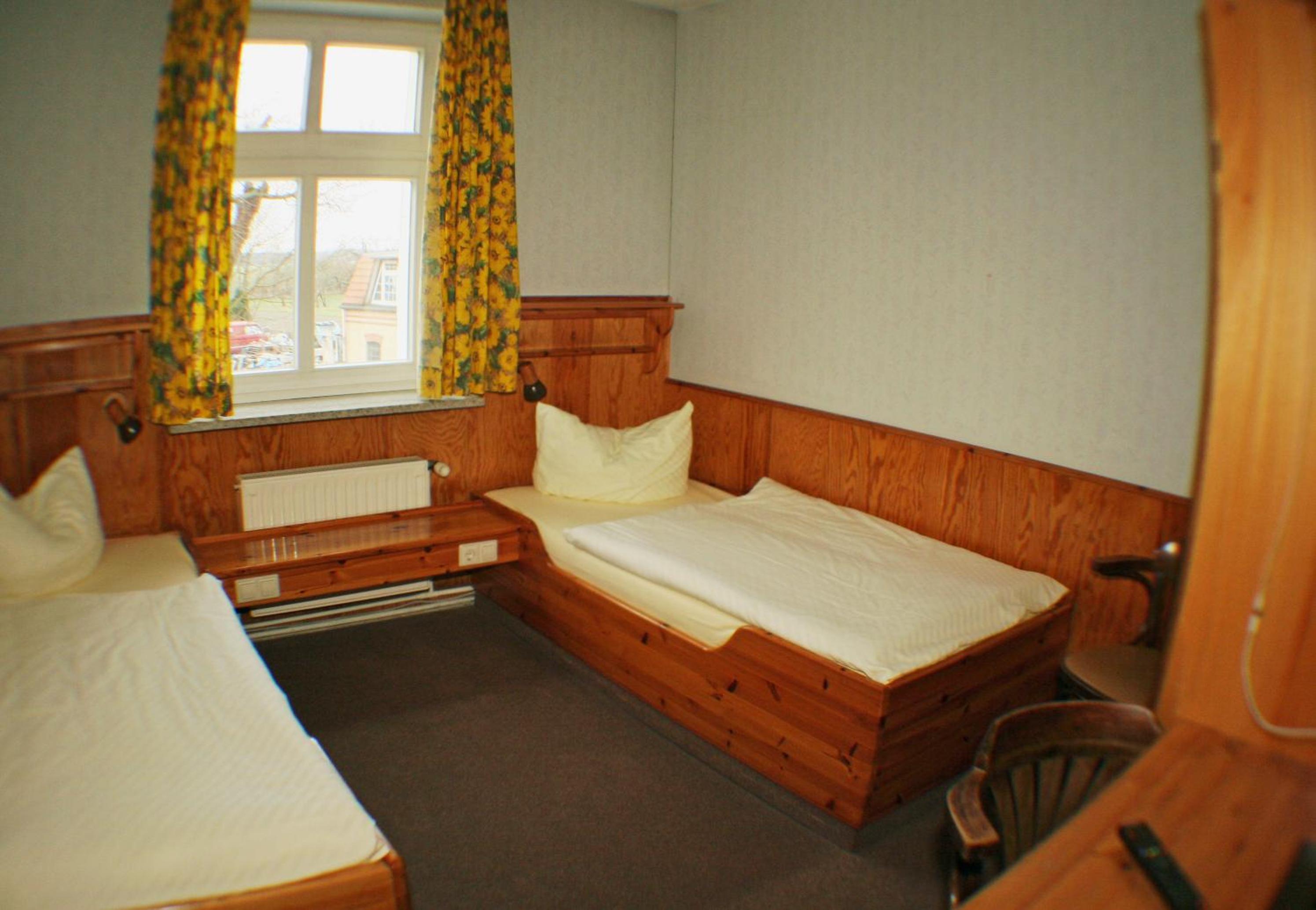 Twin Room with Bathroom - Photo 1