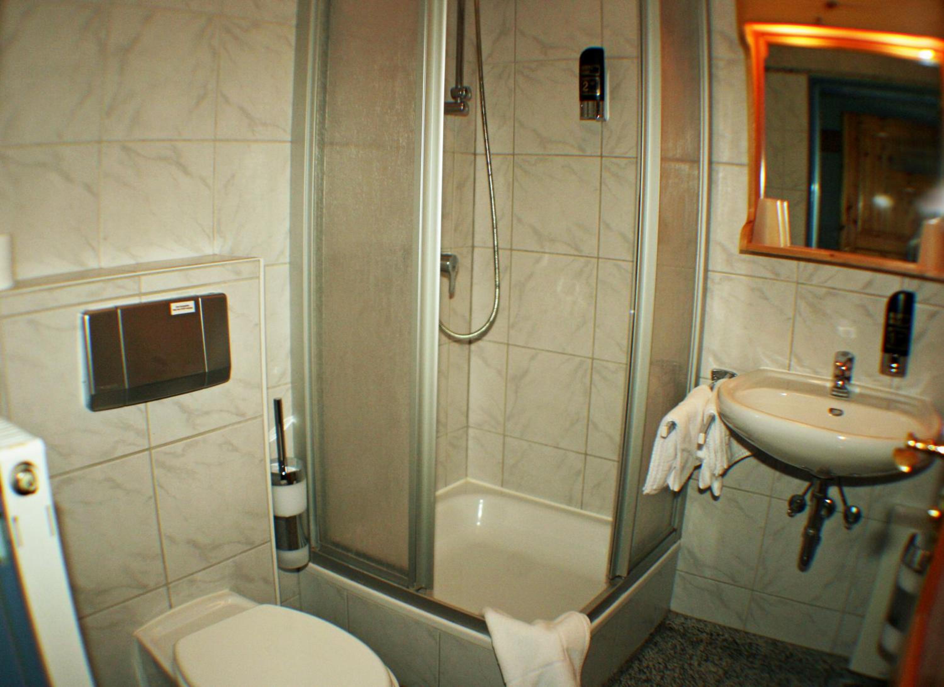 Twin Room with Bathroom - Photo 2