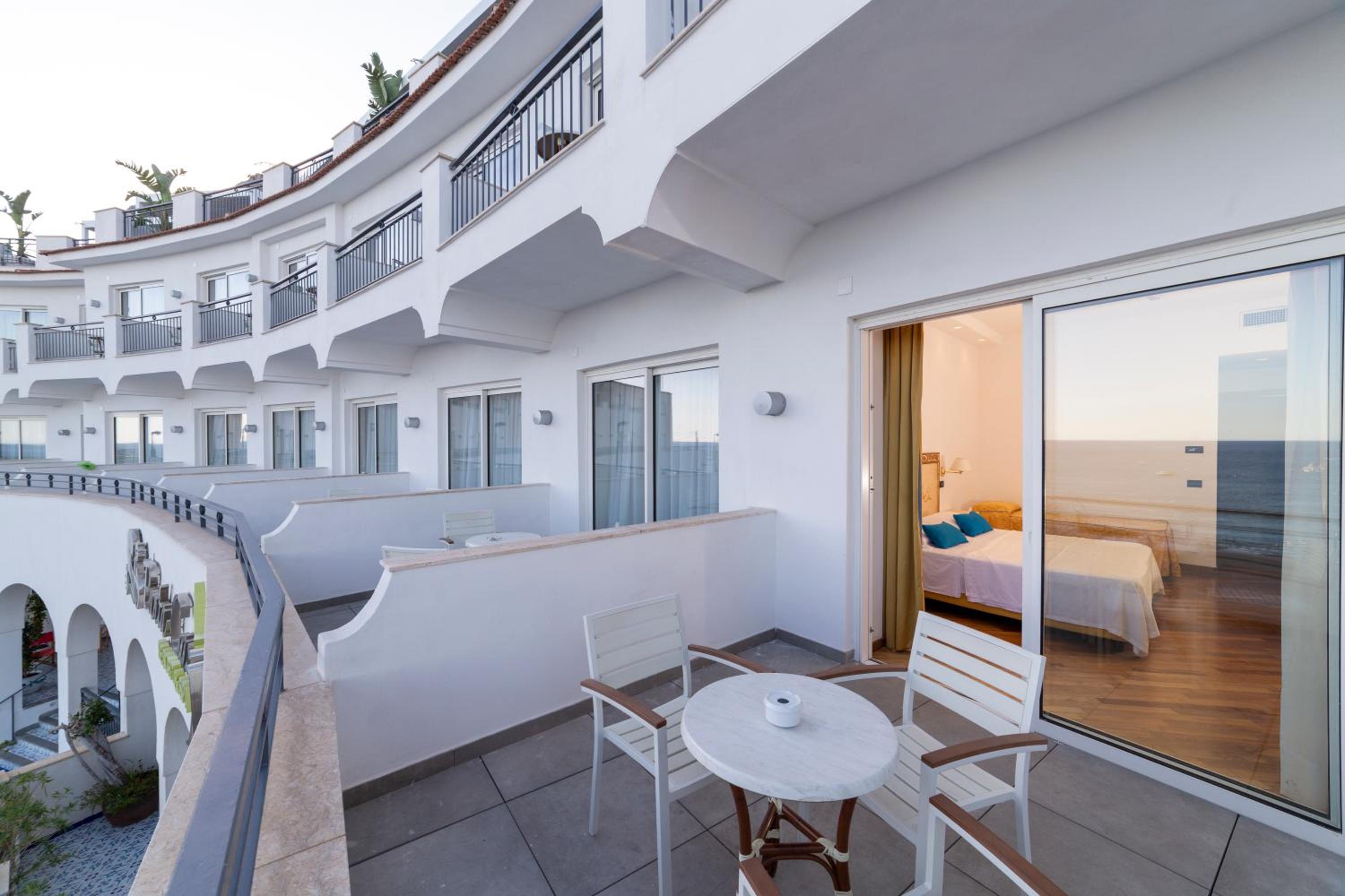 Superior Double or Twin Room with Balcony and Sea View - Photo 5