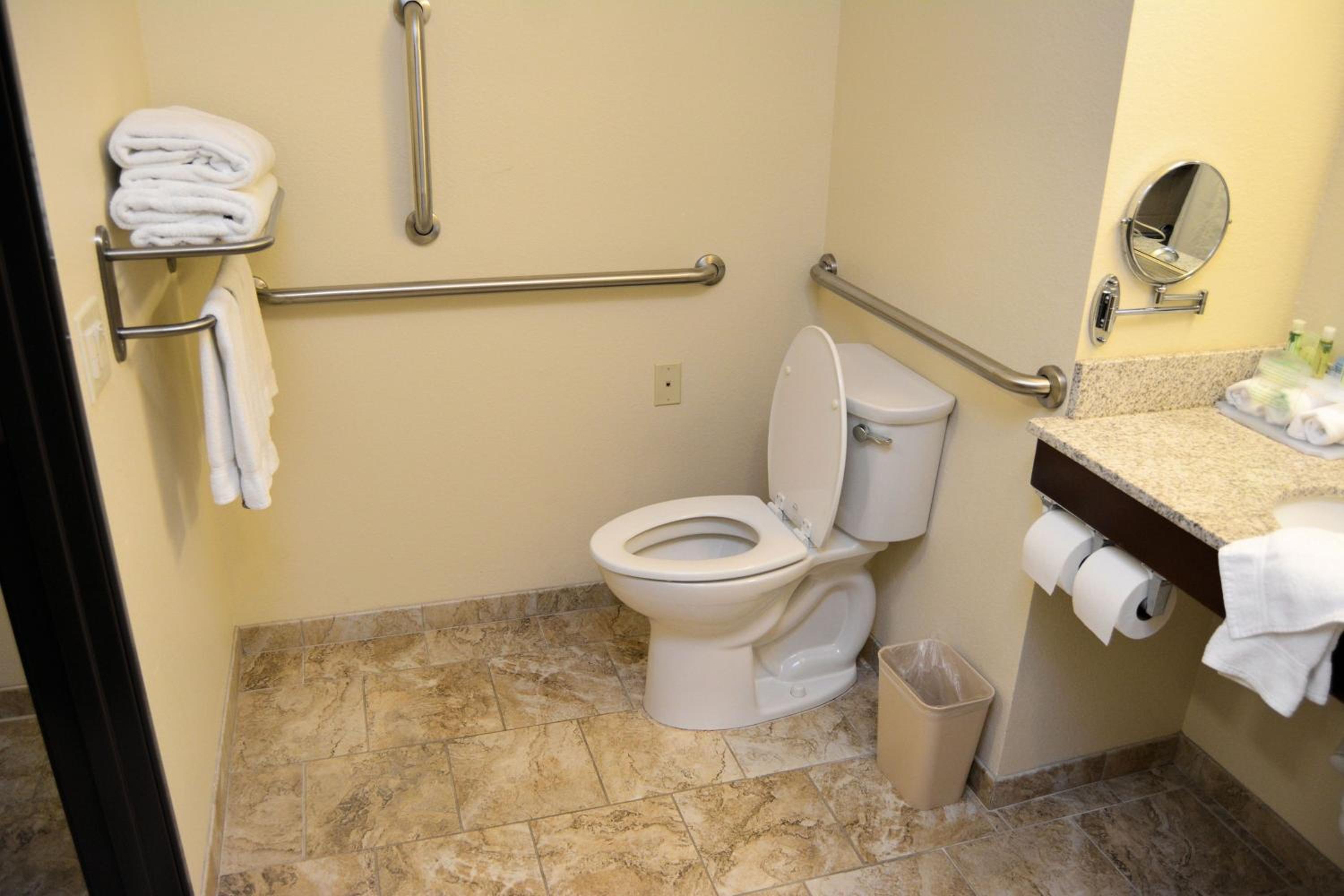 King Room - Mobility Access Tub/Non-Smoking photo 2