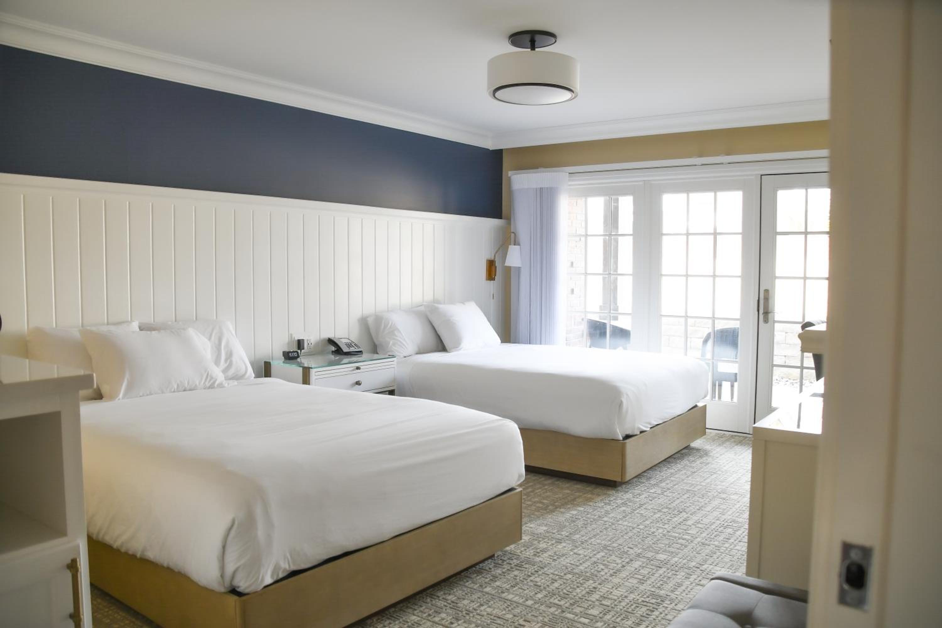 Deluxe Queen Room