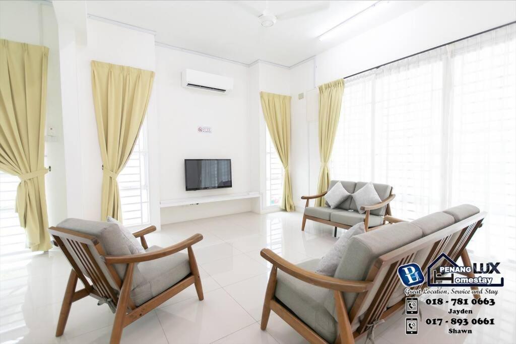 Six-Bedroom House photo 1