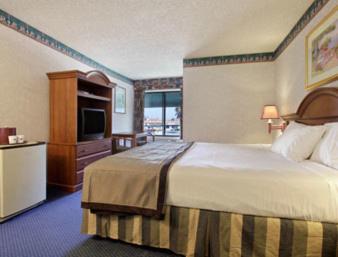 King Room - Non-Smoking photo 3