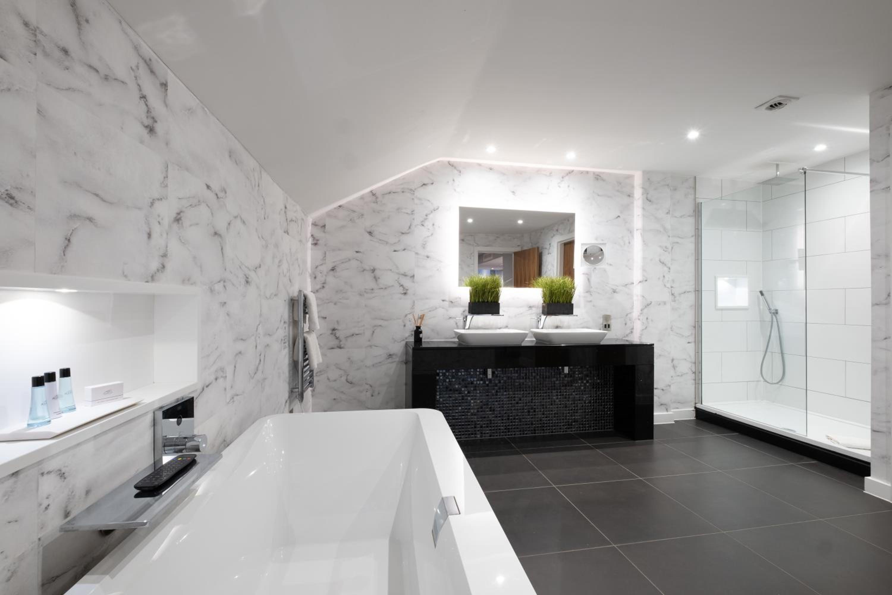 Loft Suite - Photo 14