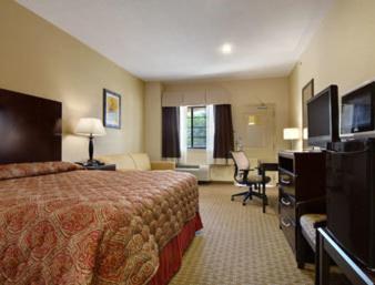 King Room - Non-Smoking - Photo 1