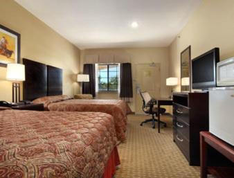 Queen Room with Two Queen Beds - Smoking - Photo 1