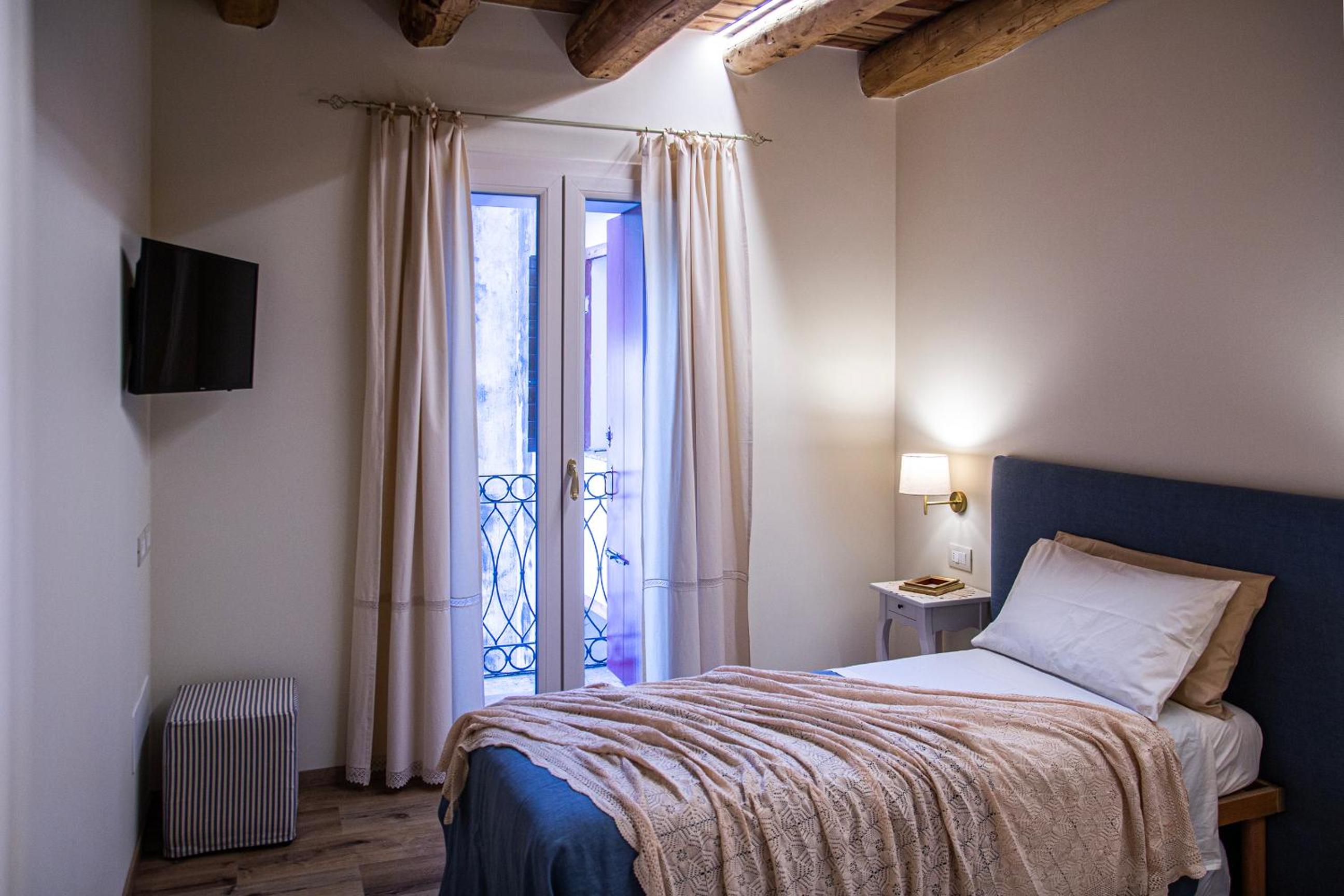 Deluxe Single Room photo 3