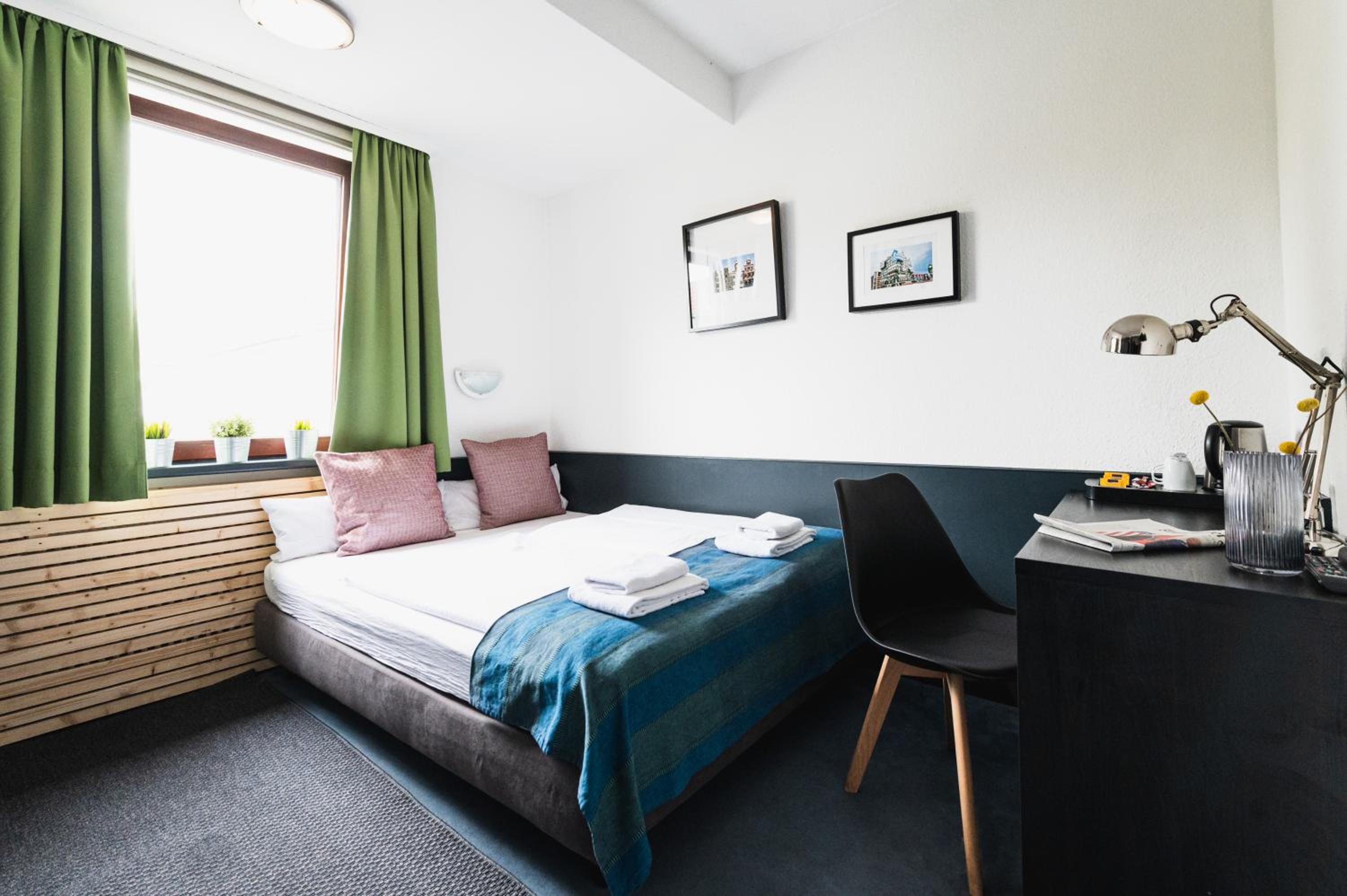 Standard Queen Room