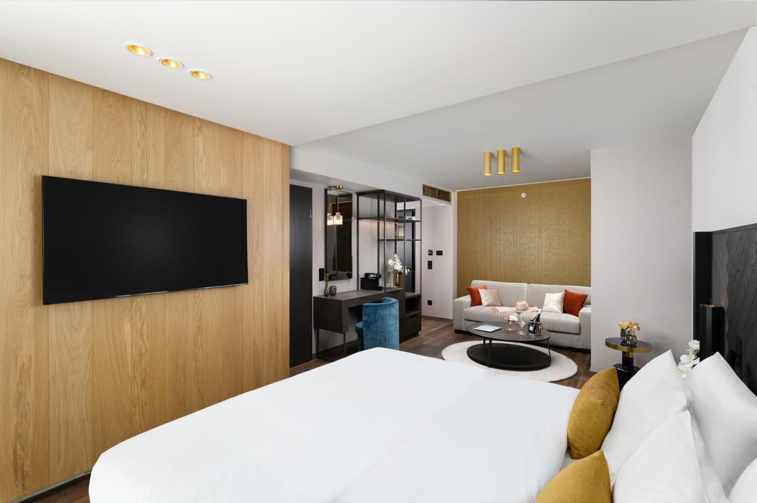 Deluxe Room (2 Adults + 1 Child)