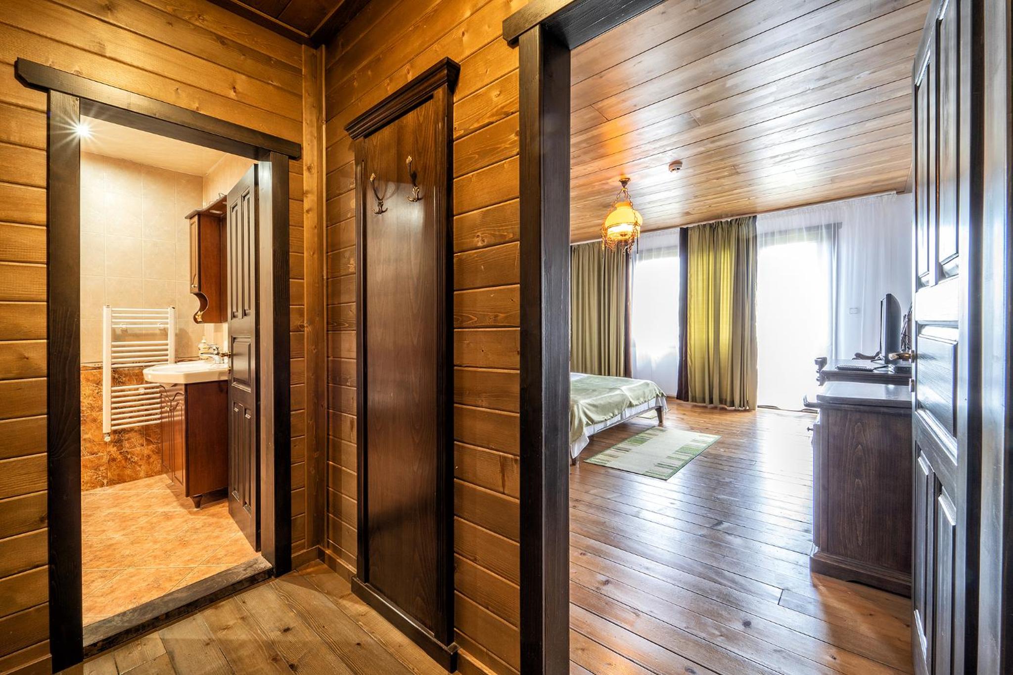 Deluxe Double Room with Balcony photo 3