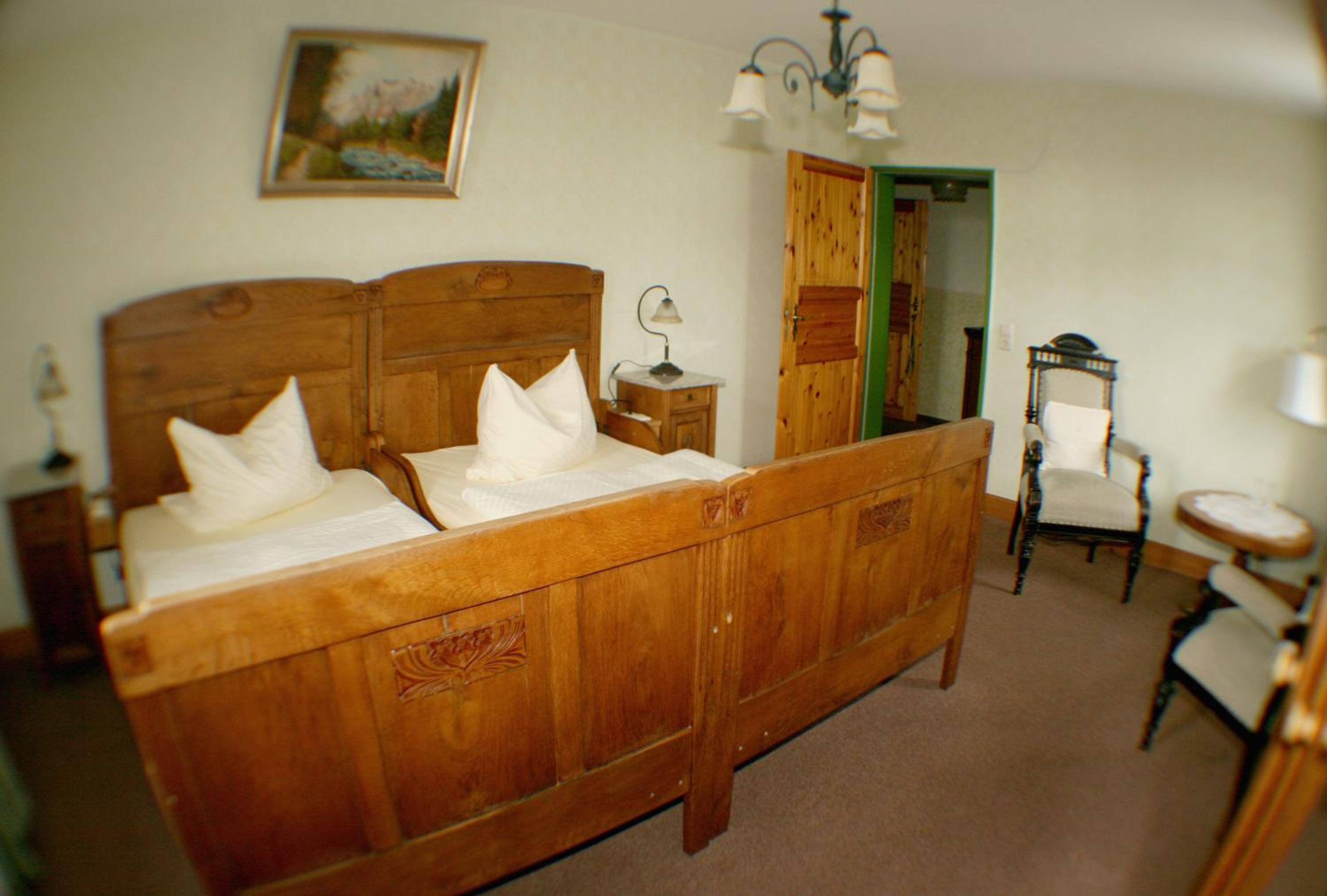 Large Double Room - Photo 6