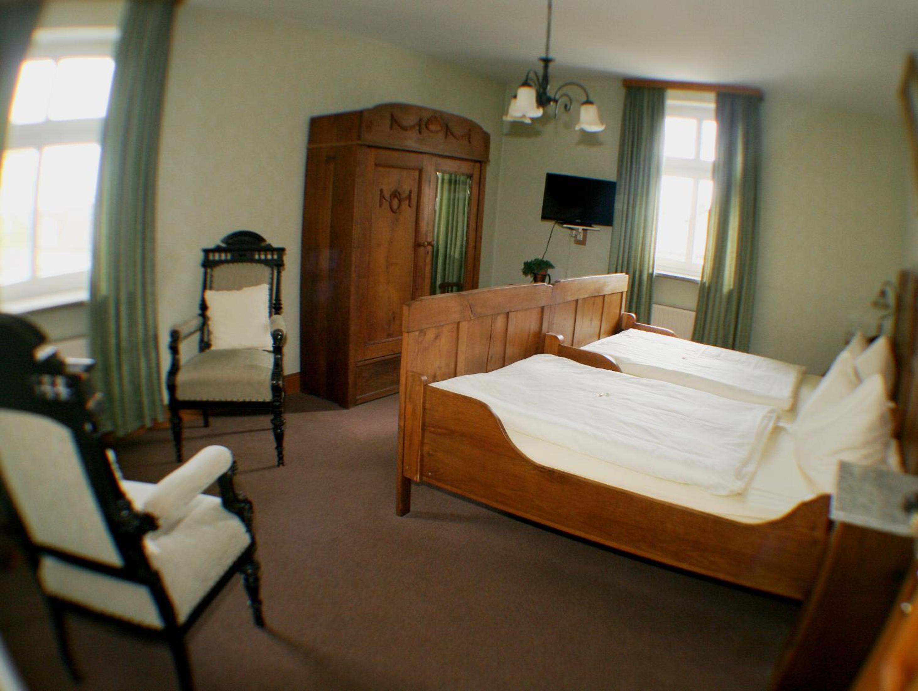 Large Double Room - Photo 7